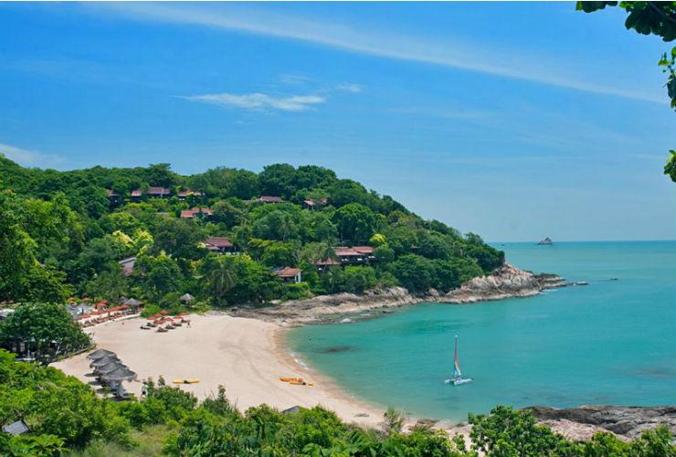 熱帯雨林とターコイズブルーの海とに抱かれたリゾート。