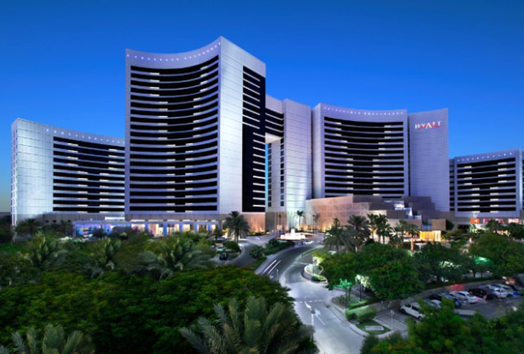 スタイリッシュさと広大な敷地が自慢