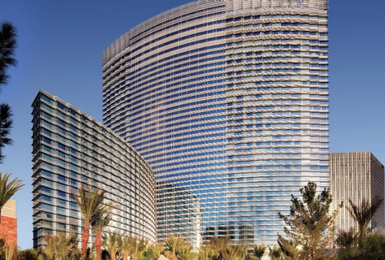 湾曲した大きなウィンドウからの眺望は抜群