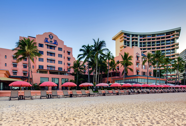 ハワイ王朝の別荘跡地に建てられた通称、「ピンクパレス」