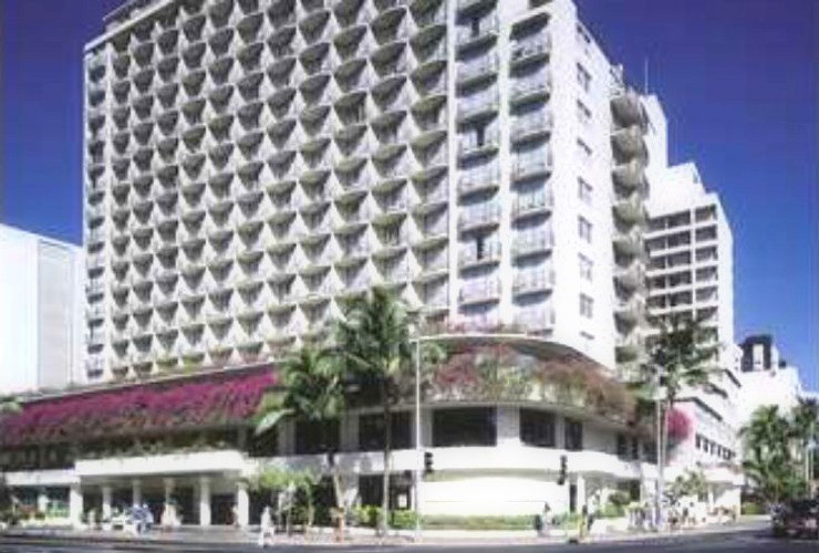 目の前にスーパーマーケットもある抜群の立地