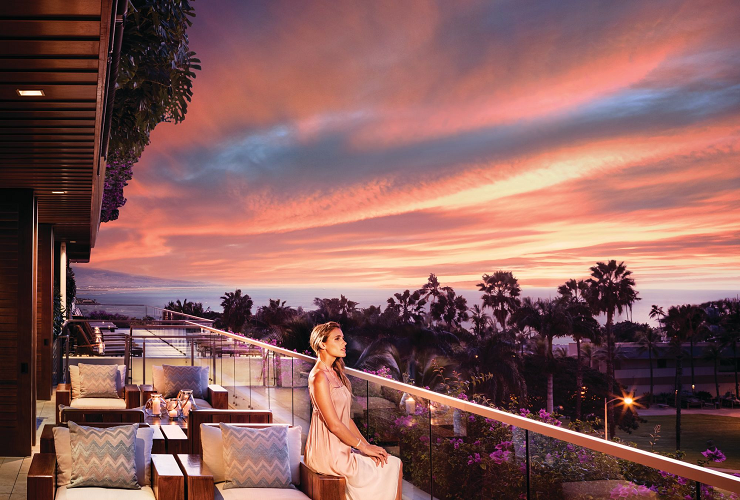 夕暮れ時のロビーもロマンティック