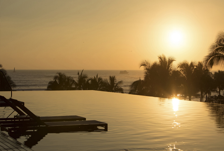 ラグジュアリーな空間として生まれ変わったインフィニティプール