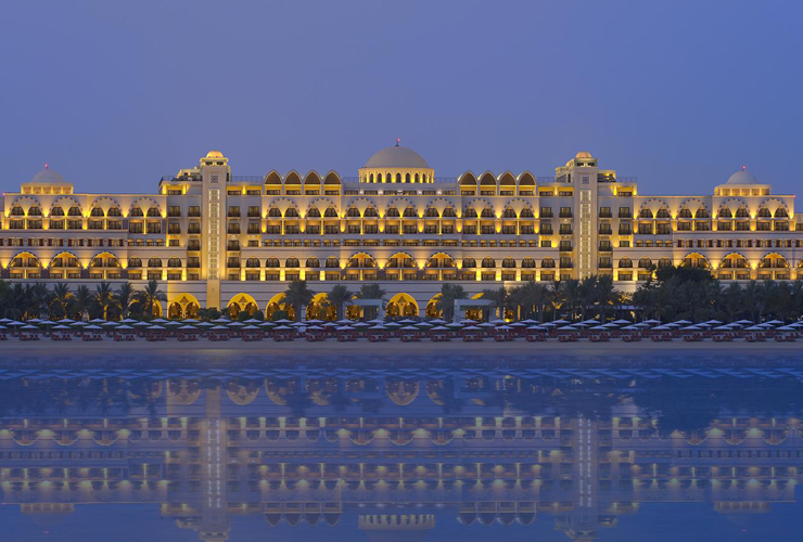 宮殿のような豪華ホテルで至福の滞在を