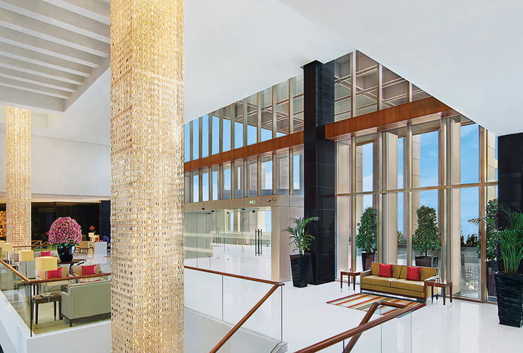 開放的で美しいロビー