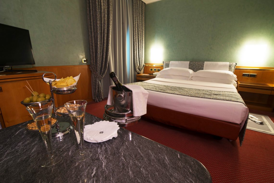 クラシカルな雰囲気の落ち着いた客室