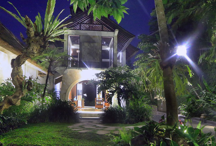 ユニークなデザインのロビーの外観