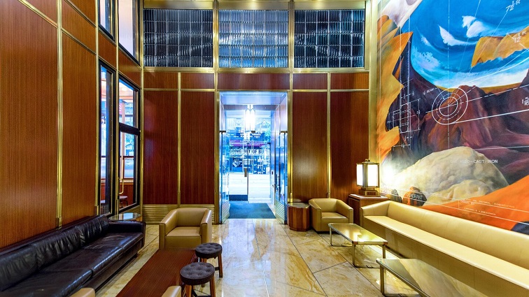 モダンなウッド調のロビー（公式HPより）