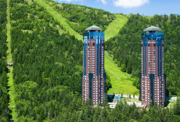 トマム：リゾナーレトマム 外観(星野リゾートトマム 公式サイトより)