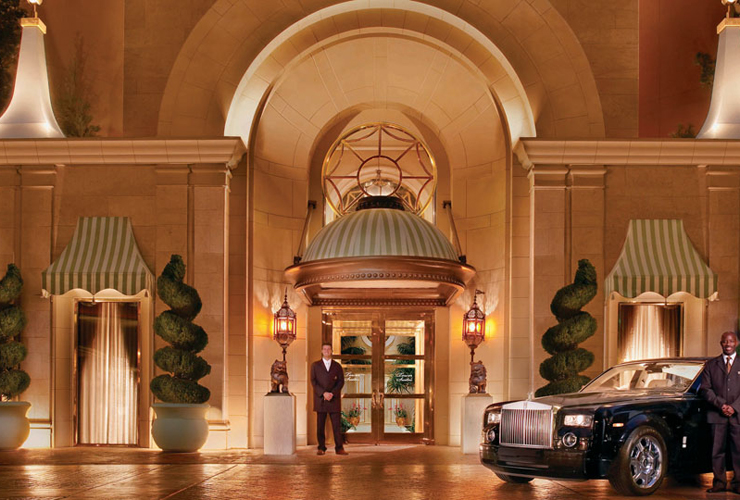 エントランス、ロビー、廊下まで至る所がゴージャス