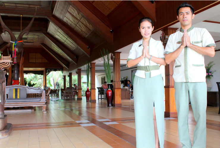 ロビーでタイ式のお出迎え。