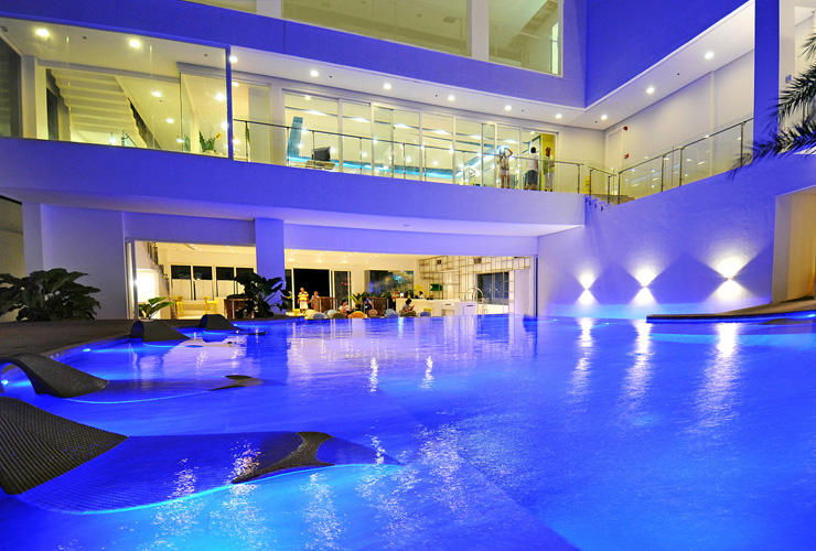 スイミングプール