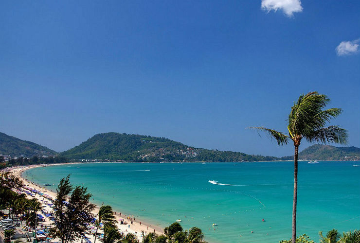 ホテルから見下ろすプーケットのビーチ