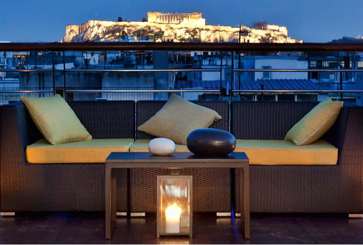 屋上からはアテネの観光名所のアクロポリスも。