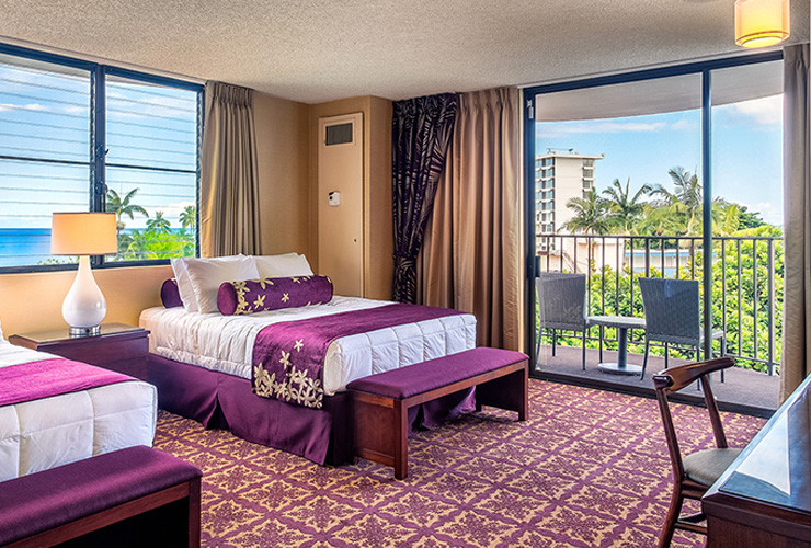 パープルをあしらったオシャレな内装