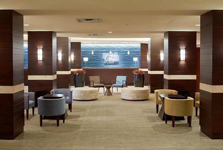 落ち着いた空間のロビー