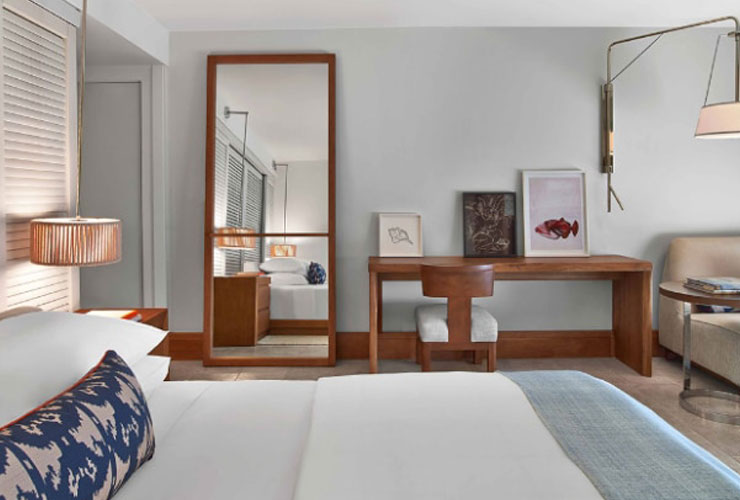 シンプルなハワイアン調の内装