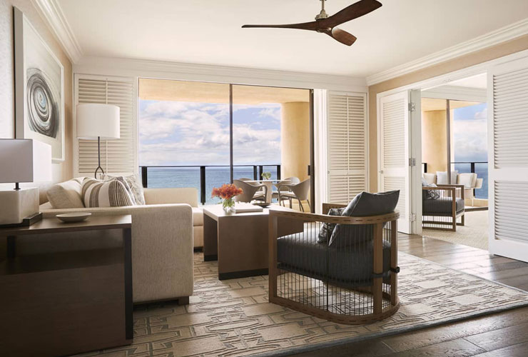 シンプルな家具と内装