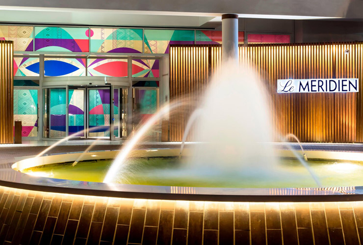 フレンチスタイルのお洒落なデザインのエントランス