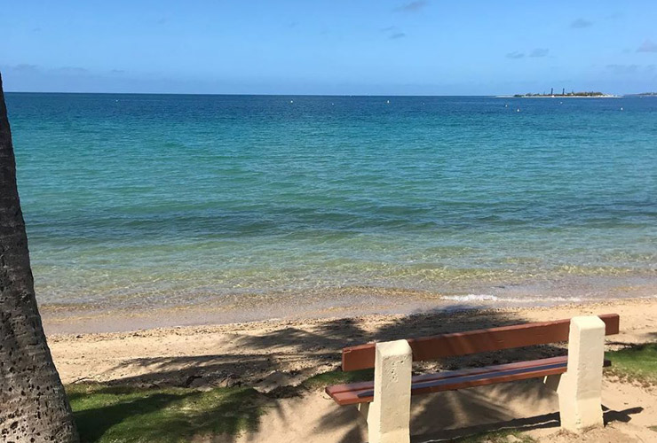 ホテル前のビーチ