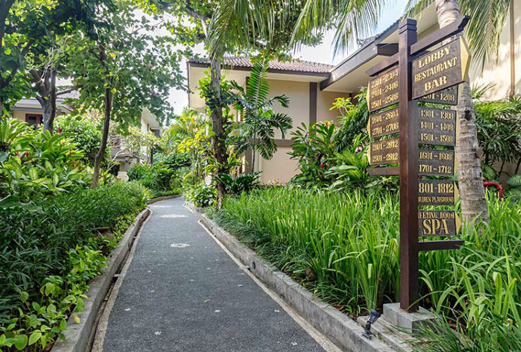 心落ち着くホテル内庭園