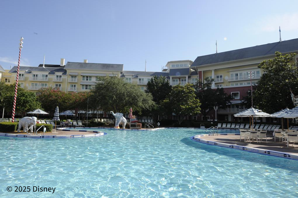 リゾート内のプール