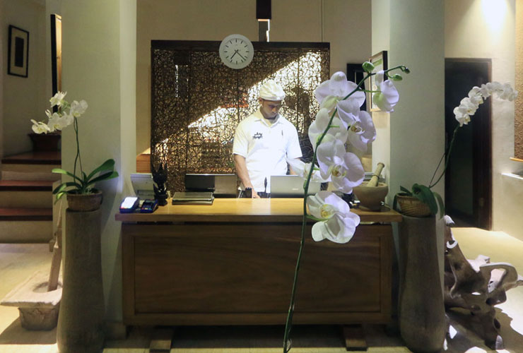 バリ風のロビー