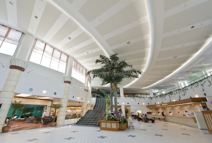 開放的なフロント