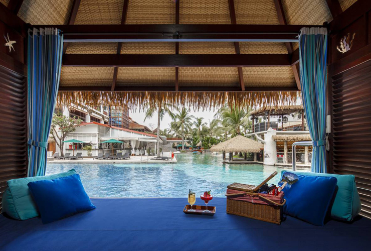 プールサイドのカバナ