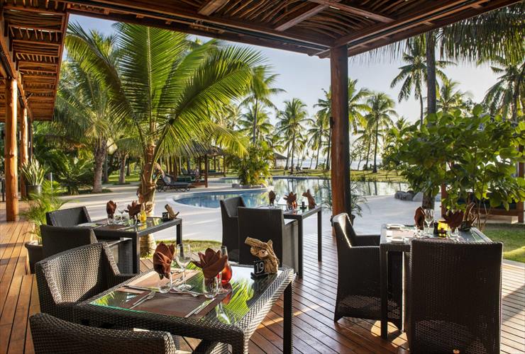 オープンエアで開放的なレストラン