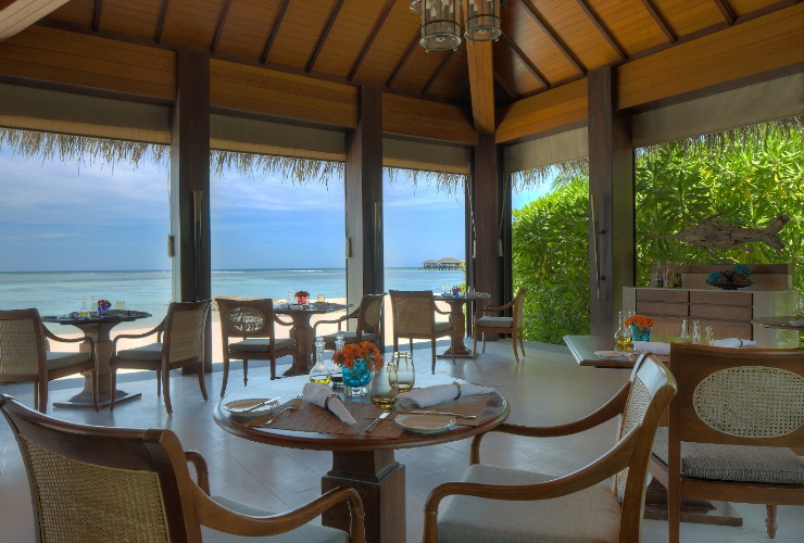 ビーチサイドにある『ザ ダイニングルーム』では美しいインド洋を眺めながらお食事をお楽しみいただけます。
