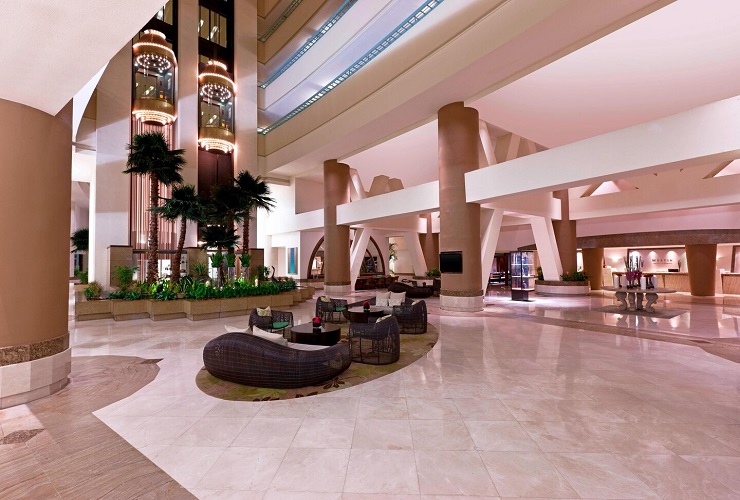 広々と開放的なロビー