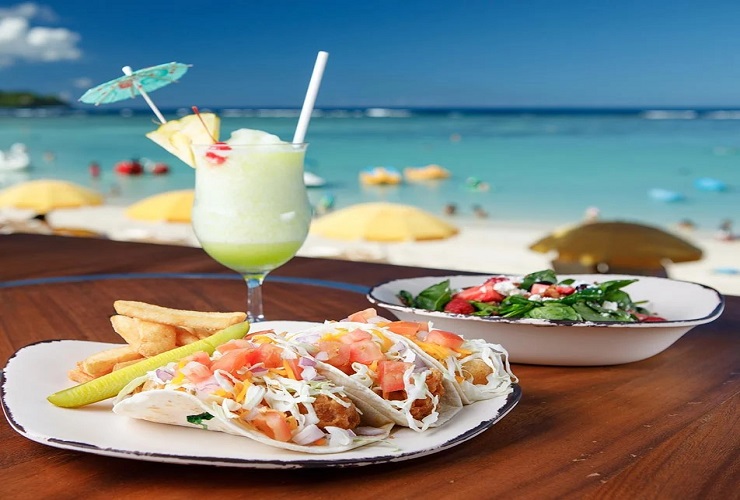 人気のビーチバー「オハナ・ビーチ・クラブ」