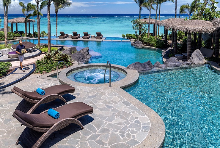 どこまでも海を見渡せるインフィニティプール