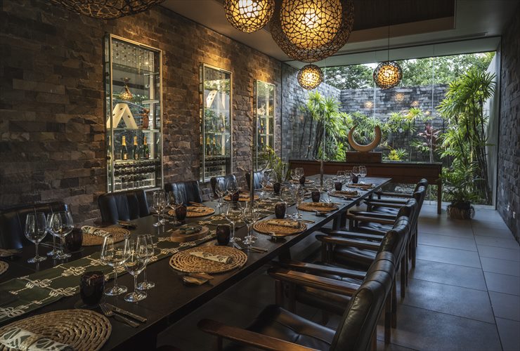 シックで落ち着いたインテリアのレストラン