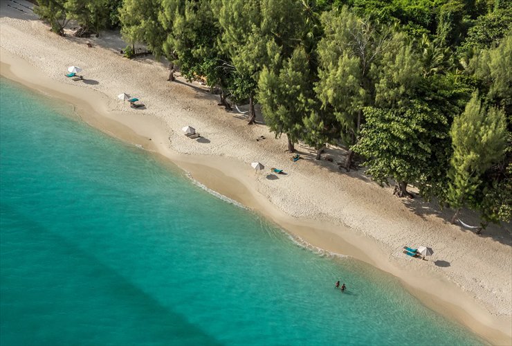 プライベートビーチのように静かで美しい海辺