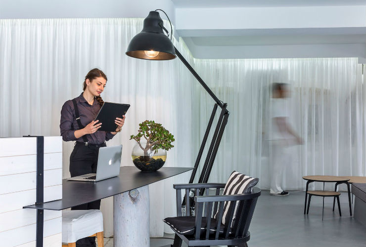 洗練されたデザインのロビー。