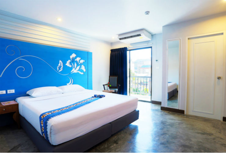 シンプルなつくりのお部屋も涼しげに。