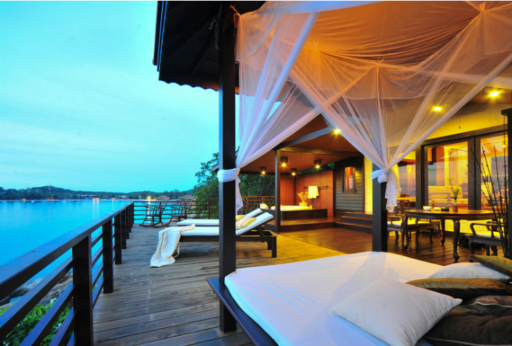 タイらしいヴィラからは海が見えます。