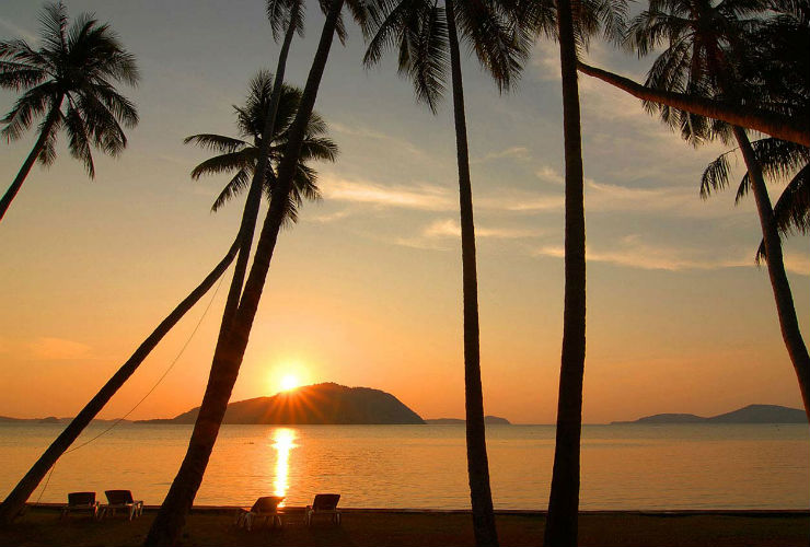 夕日が美しいラワイビーチ