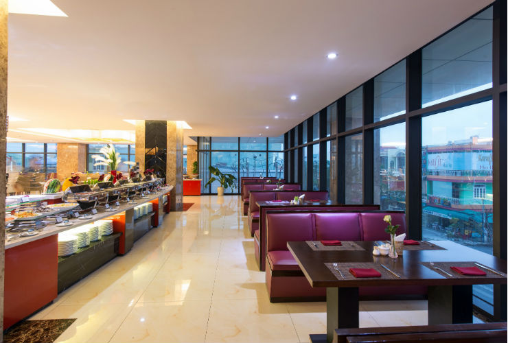 広さのあるメインレストラン