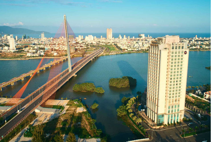 ハン川にかかる橋の近くです