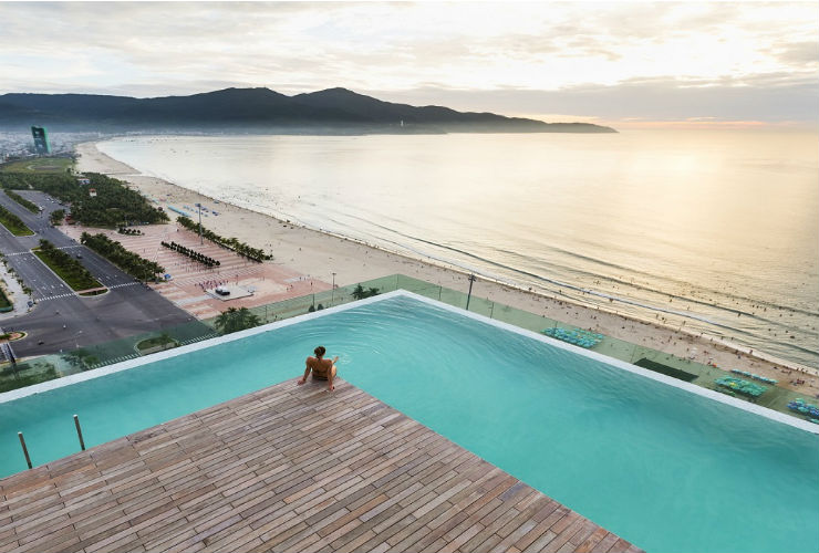 ホテルの屋上から見えるビーチ