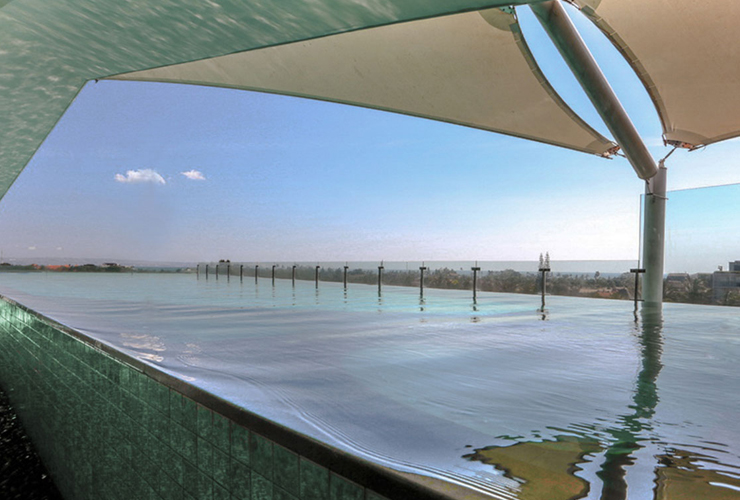 屋上のルーフトッププール