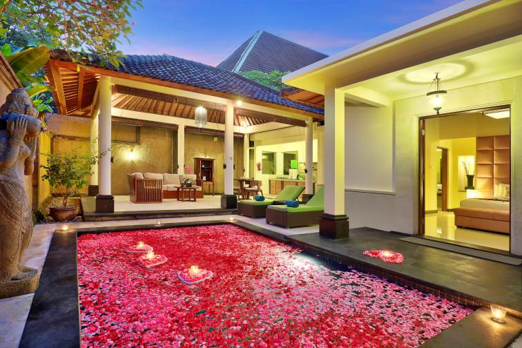 ハネムーナーに人気のフラワープール