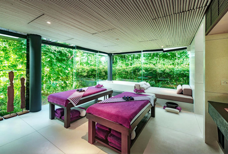 解放感とリラックスの空間のスパ