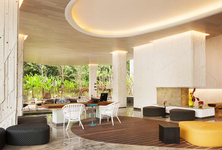 明るく爽やかな雰囲気のロビー