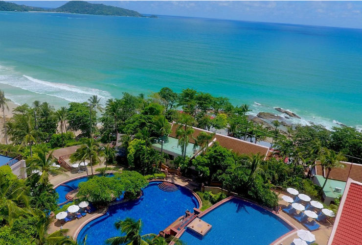 上空から見る３段プール