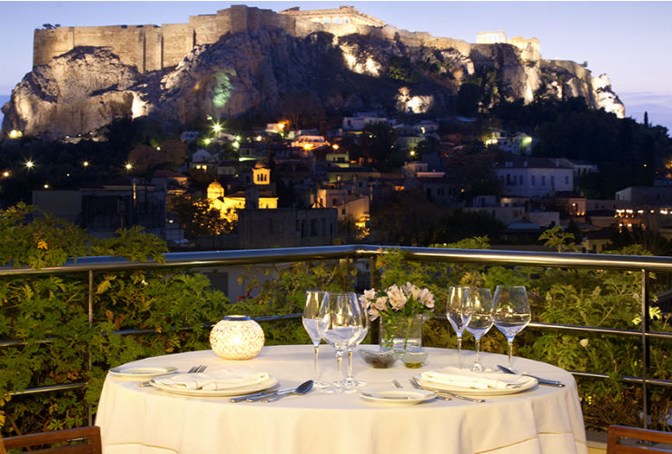 歴史を感じる、優雅な雰囲気で、ギリシャ料理を。