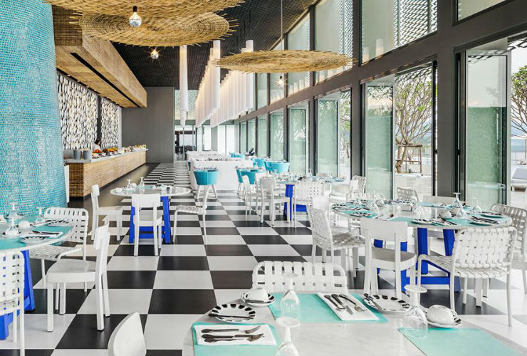 マリンカラーの洗練された内装。